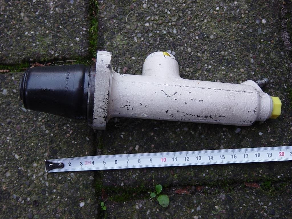 Hydraulische cilinder rem  koppeling vrachtwagen ex nl leger, Verzamelen, Militaria | Algemeen, Landmacht, Overige typen, Nederland