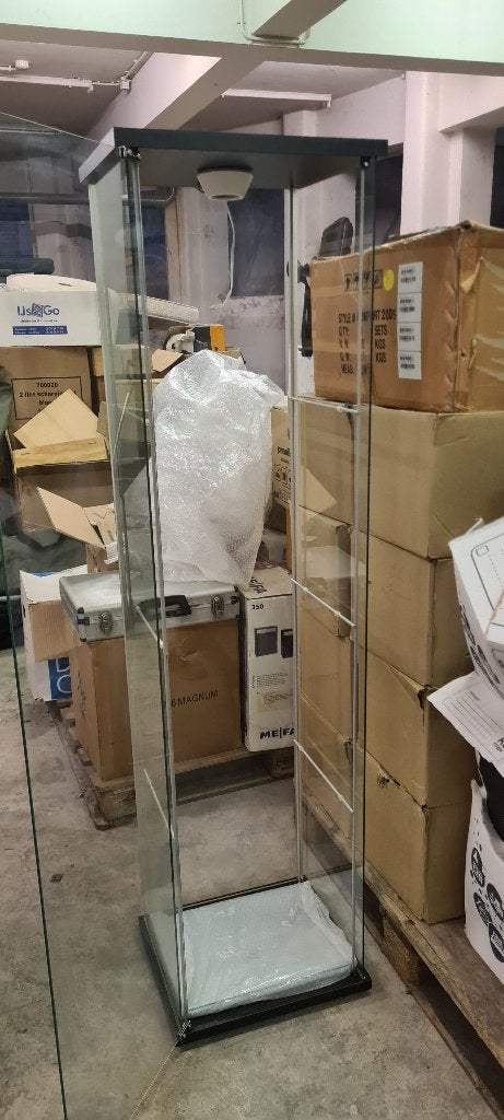 Ikea Vitrinekast met vierzijdig glas en verlichting, Minder dan 50 cm, Met deur(en), Overige houtsoorten, Ophalen of Verzenden