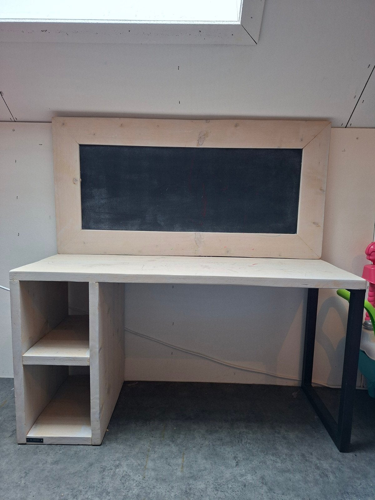 Kinderbureau met krijtbord en vakken, Huis en Inrichting, Ophalen, Gebruikt, Kinderbureau