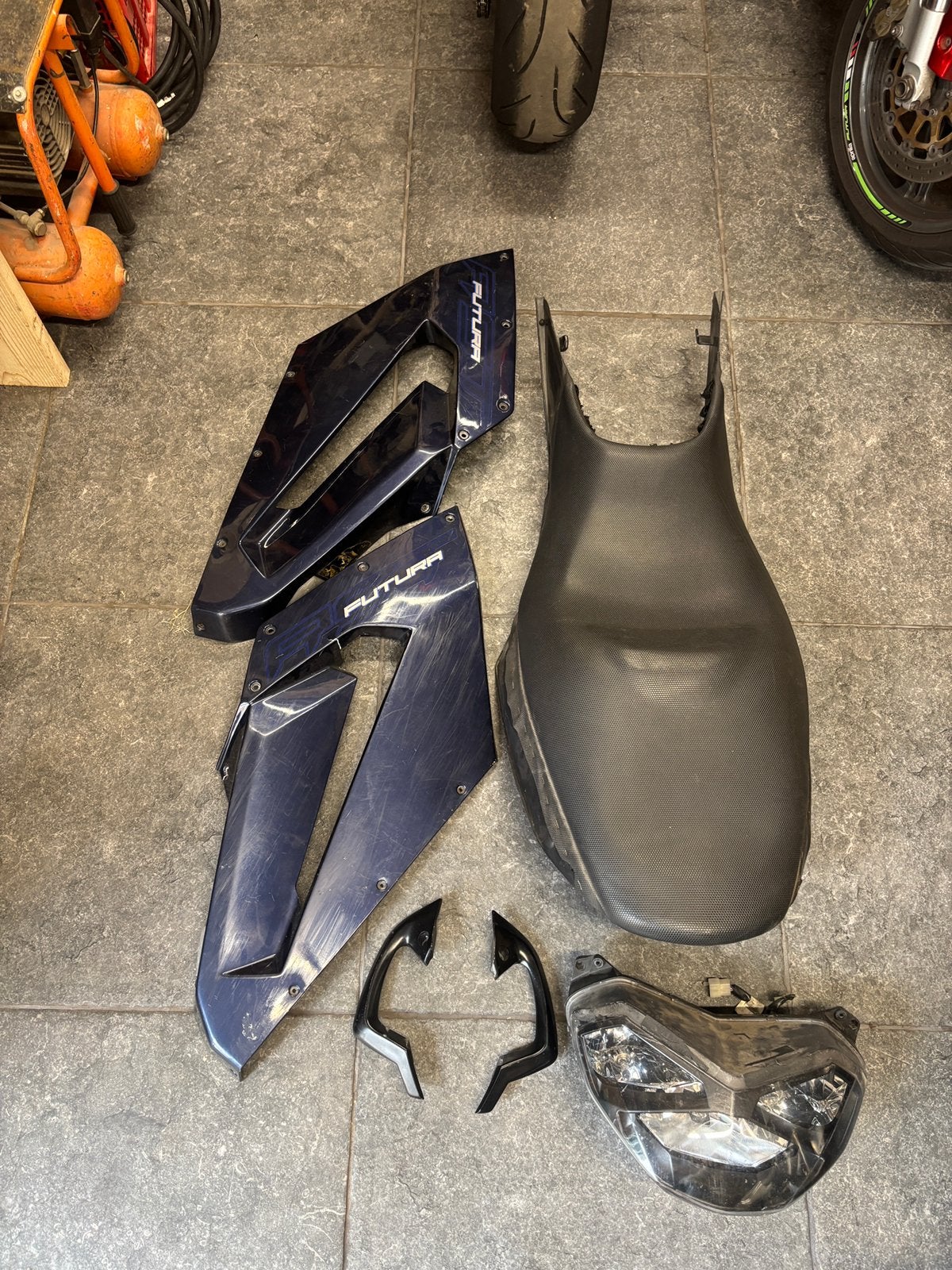 Aprillia Futura - Restant onderdelen, Ophalen, Nieuw
