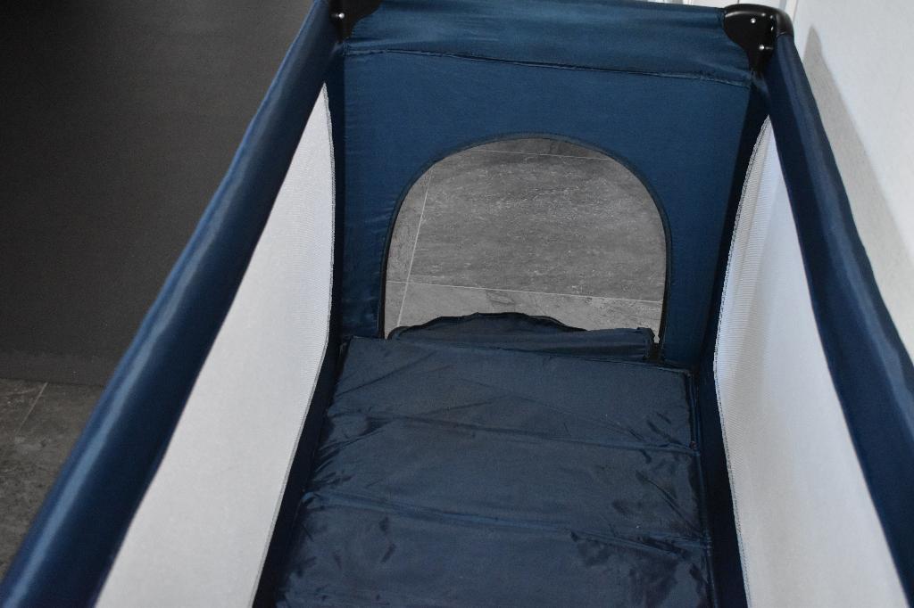 campingbedje met matrasje beiden z.g.a.n., Kinderen en Baby's, Ophalen, Zo goed als nieuw, Reisbedje