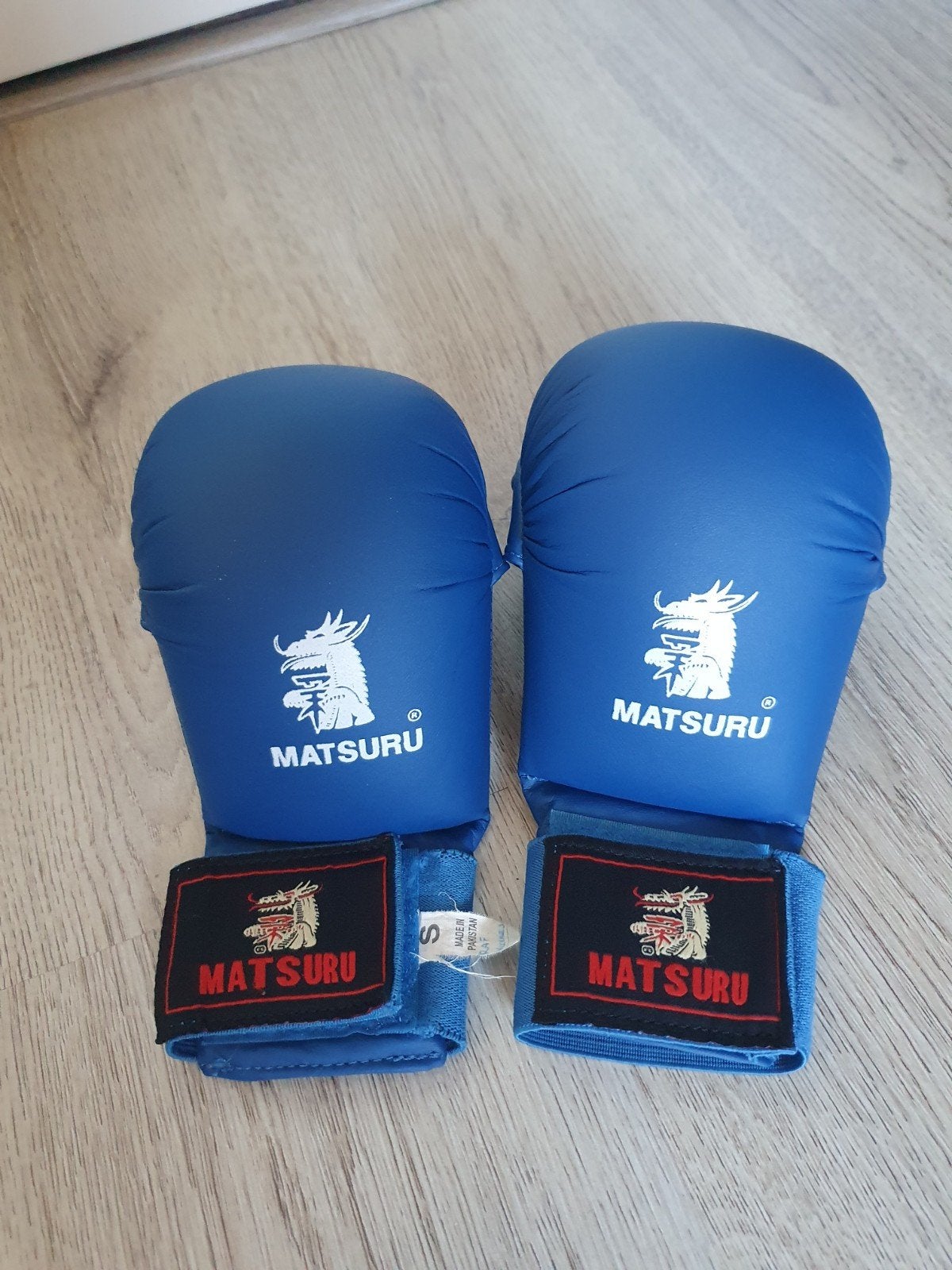 Karate handschoenen - Matsuru en WKF Approved, Vechtsportbescherming, Ophalen of Verzenden, Zo goed als nieuw, Karate
