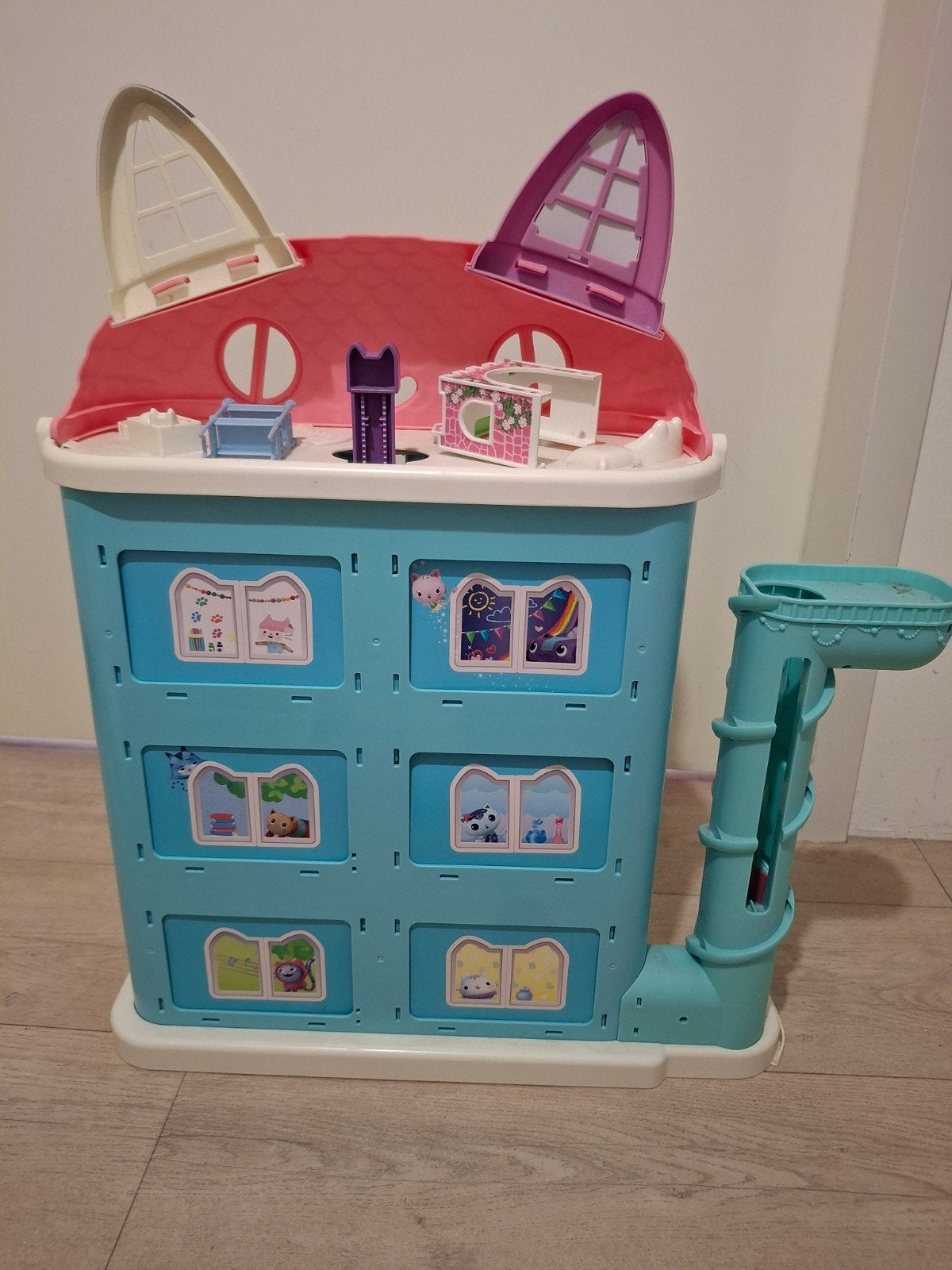 Gabby's dollhouse met accessoires, Ophalen, Zo goed als nieuw, Poppenhuis