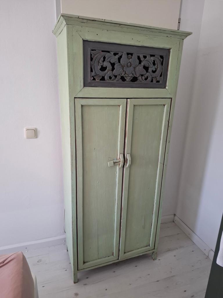 Meidenkast licht groen met lampje binnenkant, Huis en Inrichting, Ophalen