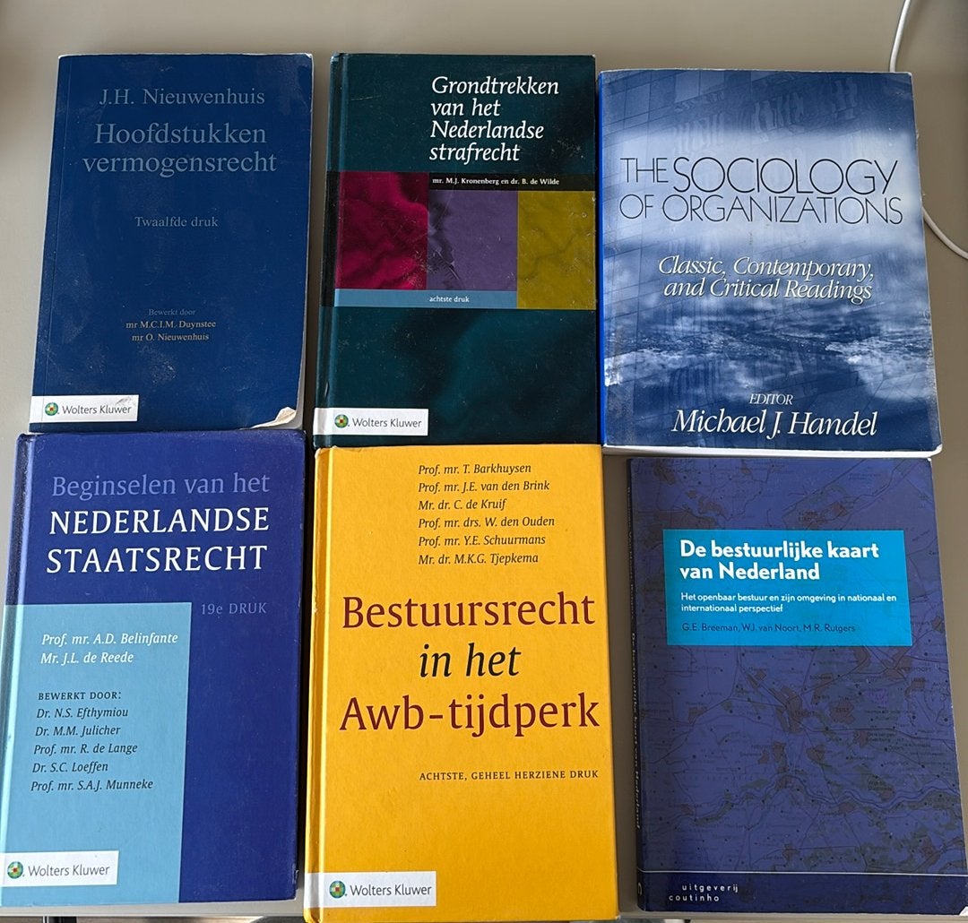 Foto 2 van Studieboeken Rechten/Bestuurskunde (diverse titels)