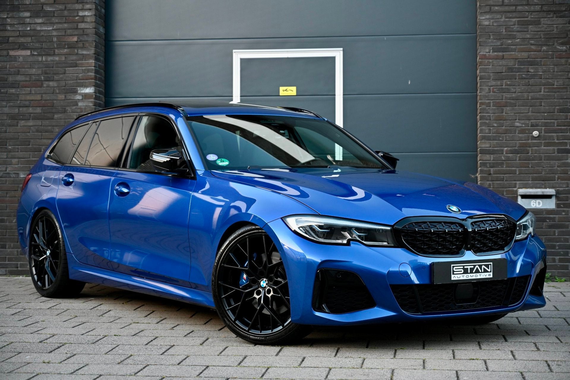 BMW 3-serie Touring 330i High Executive, M Sport | Laser | P, 4 cilinders, Leder, 1600 kg, 93 €/maand