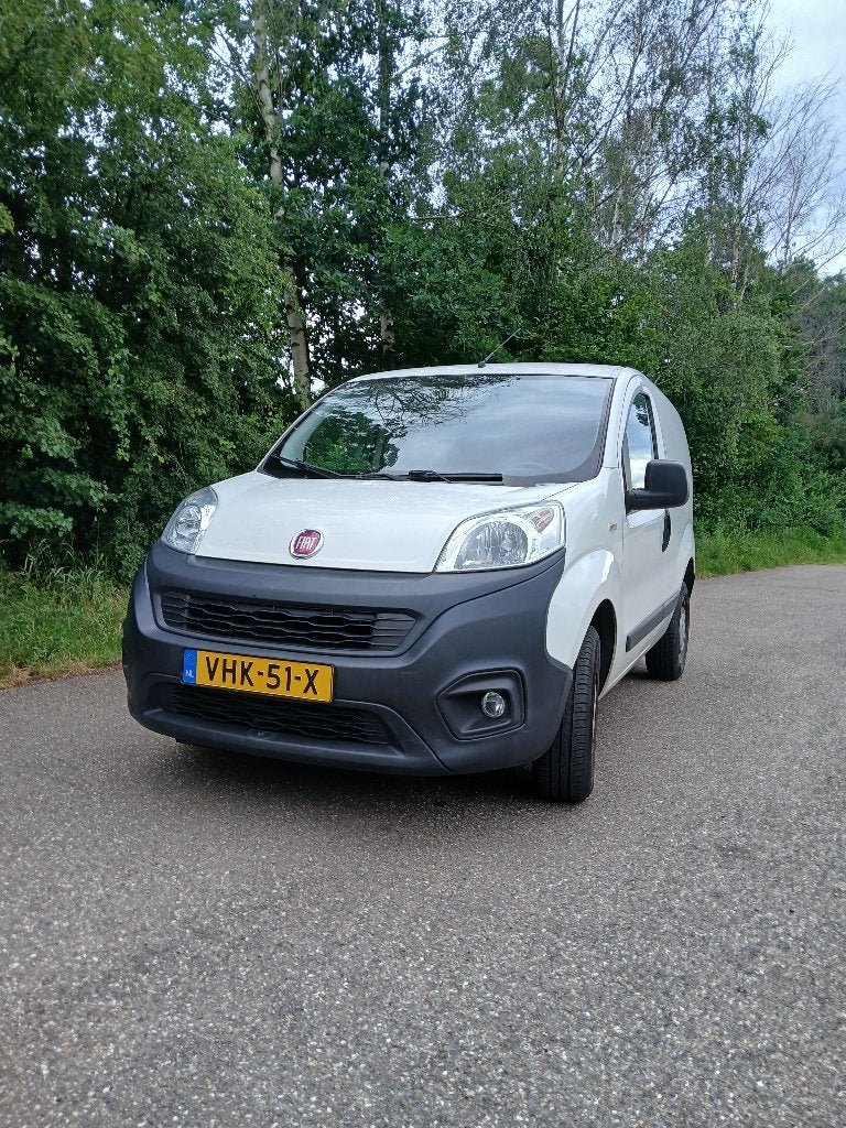 Fiat Fiorino 1.4 57KW CNG 2017 Wit, Auto's, Bestelauto's, Voorwielaandrijving, Euro 5, Zwart, 4 cilinders