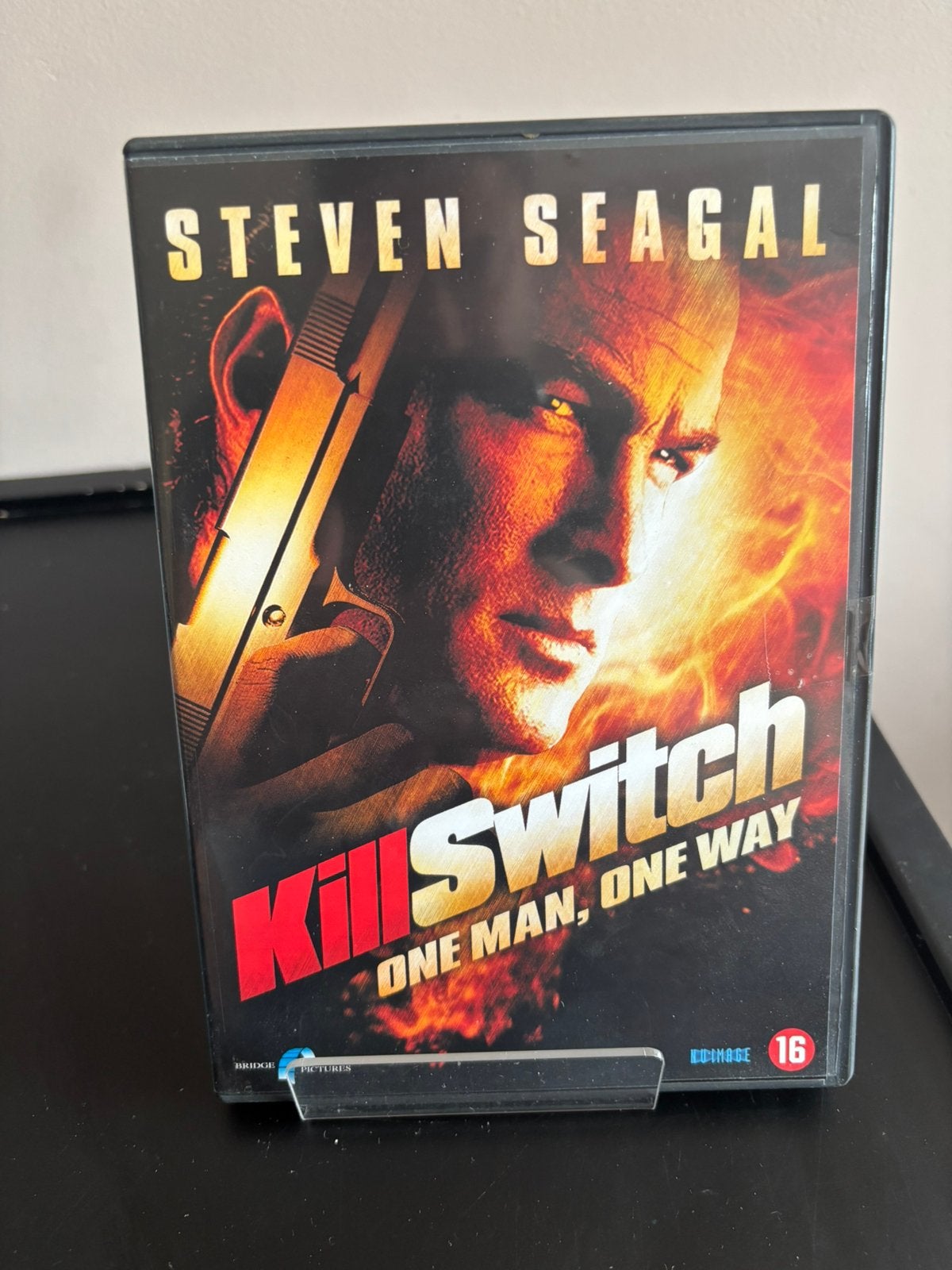 Kill Switch, Vanaf 16 jaar, Ophalen of Verzenden, Zo goed als nieuw