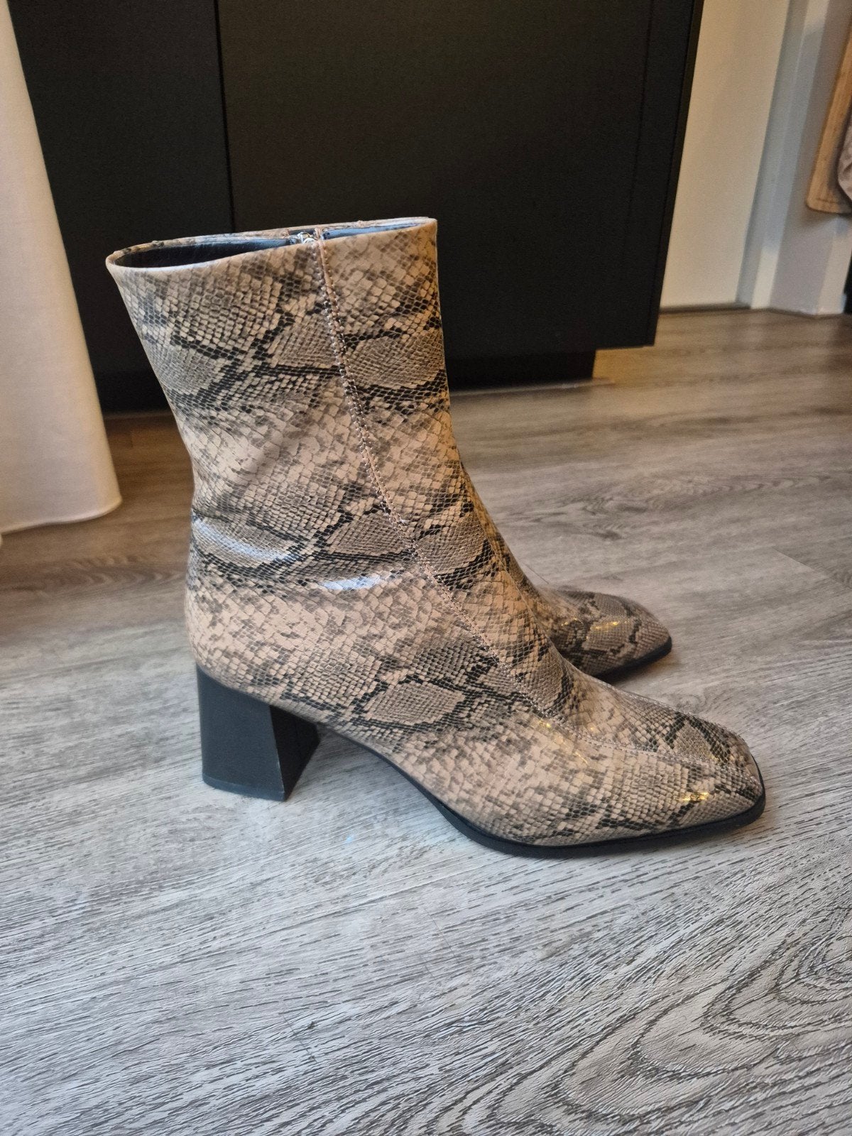 VEGAN  Roka boots met slangenprint - Collection & Co, Kleding | Dames, Collection & Co, Bruin, Lage of Enkellaarzen, Ophalen of Verzenden