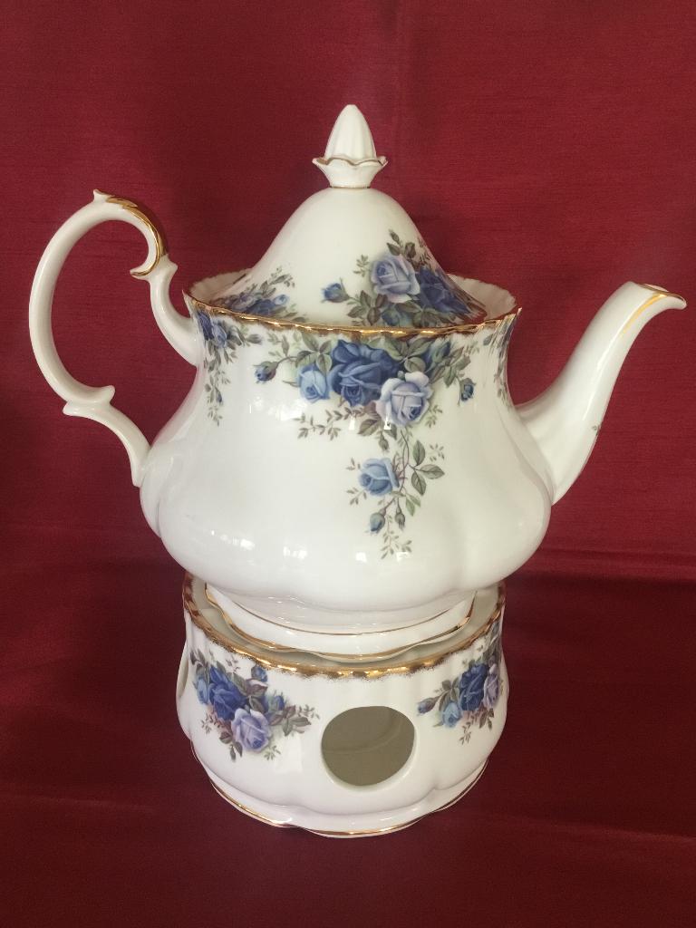 Royal Albert MOONLIGHT ROSE THEEPOT MET THEELICHT, Ophalen of Verzenden