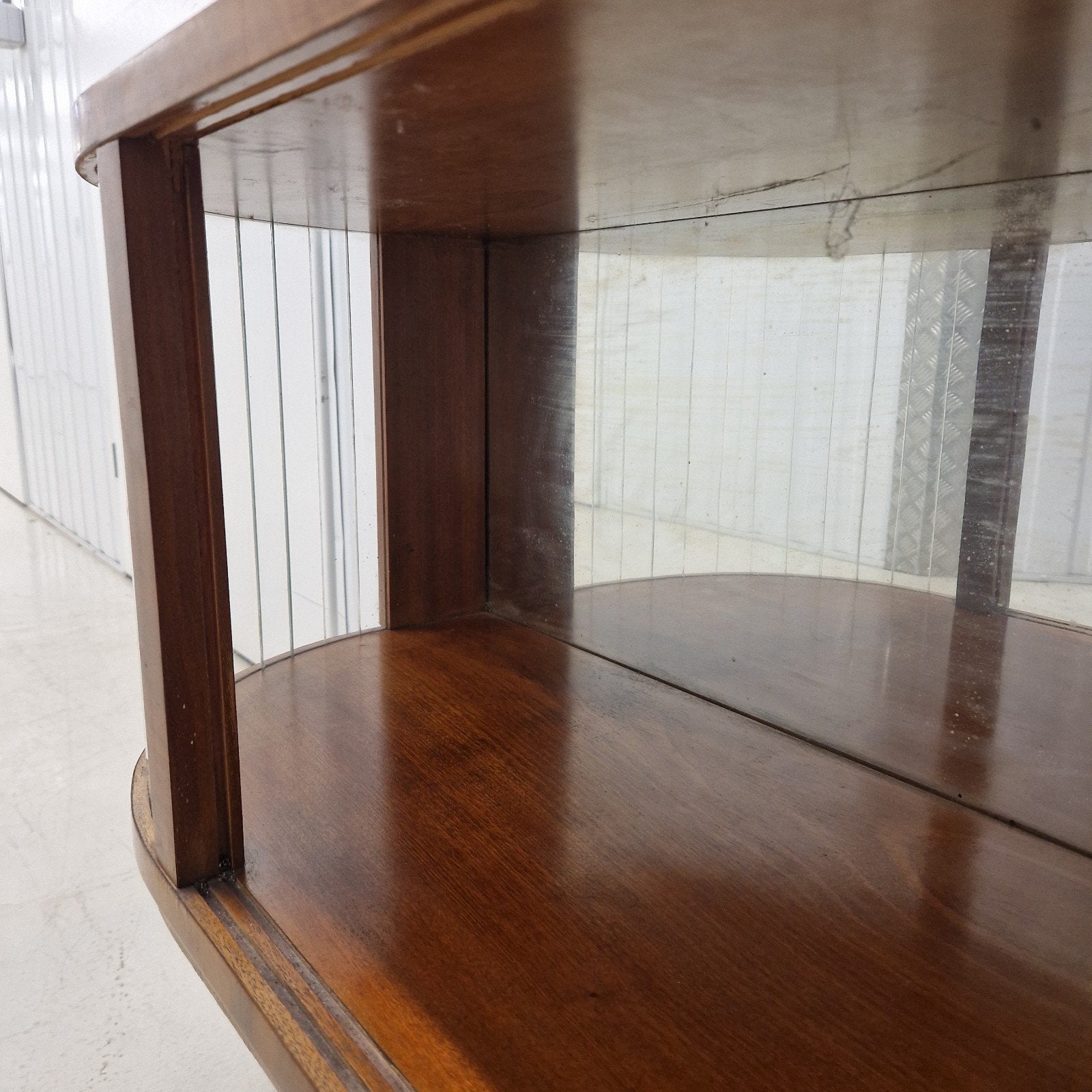 Foto 6 van Vintage Dressoir / Vitrinekast Jaren 60/70 Noten Fineer
