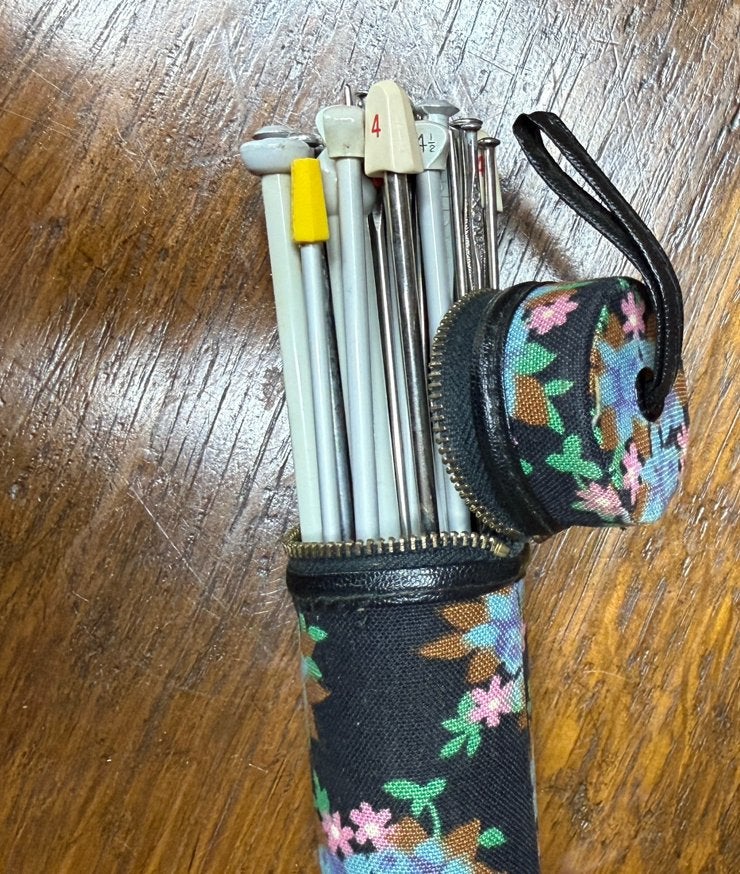 Vintage AERO Breinaalden Grote Partij met Bloemen Etui, Hobby en Vrije tijd, Ophalen, Zo goed als nieuw
