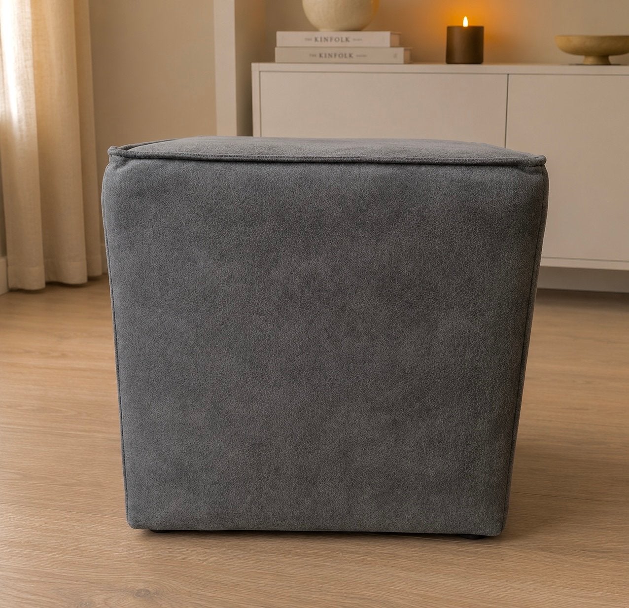 Grijze poef - 40x40x40 cm - Zo goed als nieuw, Ophalen, Minder dan 50 cm, Vierkant, Zo goed als nieuw