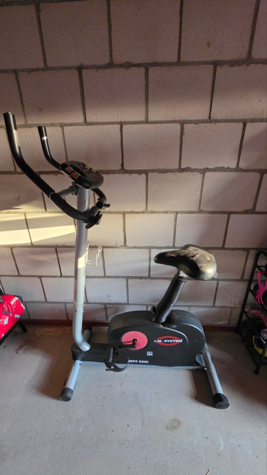 Hometrainer - Ideaal voor thuisworkouts, Ophalen, Gebruikt, Metaal, Benen