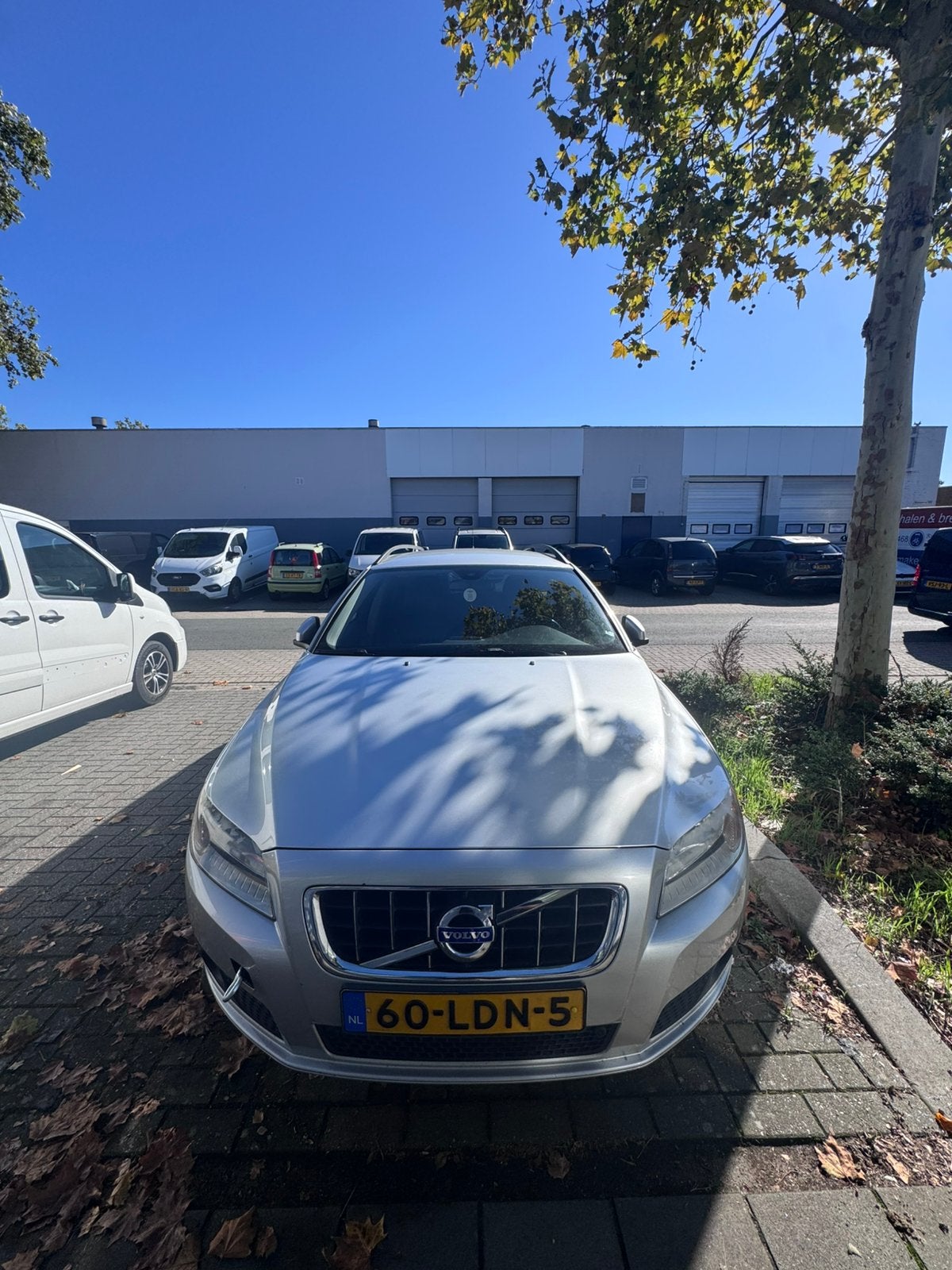 Foto 3 van Volvo V70 2.4 D AUT 2010 Grijs