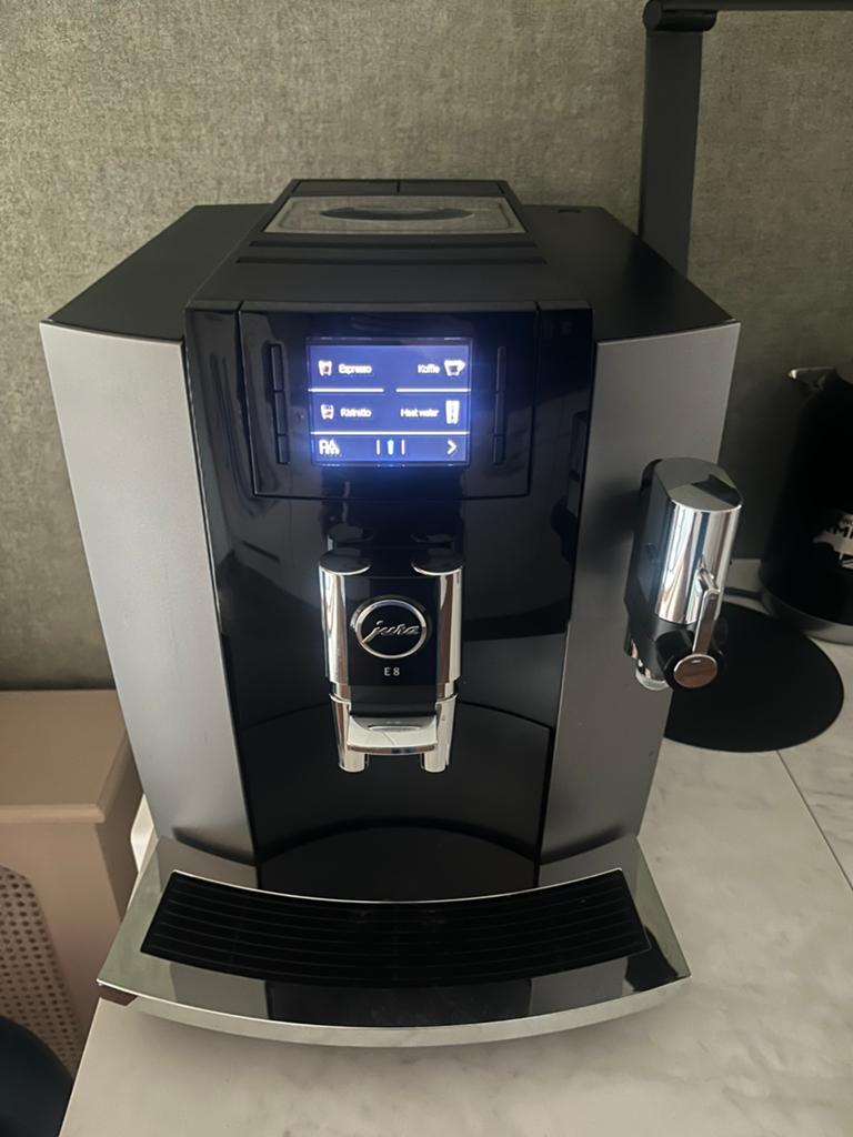 Jura E8 -> 2019, Witgoed en Apparatuur, Koffiezetapparaten, Ophalen, Afneembaar waterreservoir, Gebruikt, 10 kopjes of meer