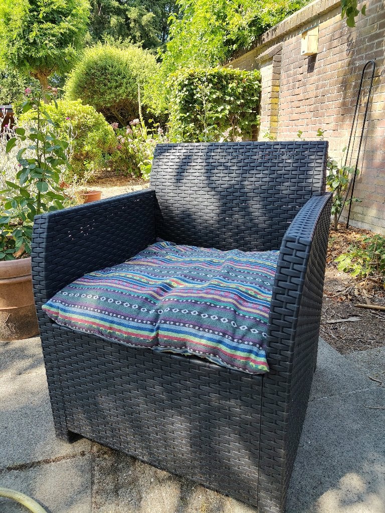Tuinstoel met kussen GRATIS, Tuin en Terras, Ophalen, Zo goed als nieuw, Kunststof