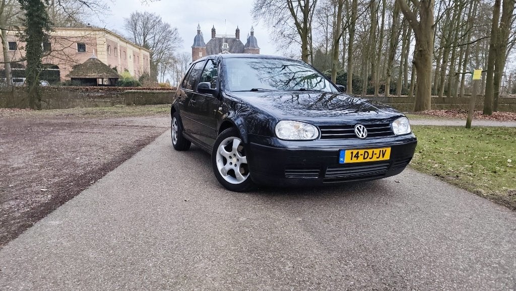 Volkswagen Golf 2.3 V5 110KW 1999 Zwart, Auto's, Volkswagen, Voorwielaandrijving, Stof, Zwart, 150 pk