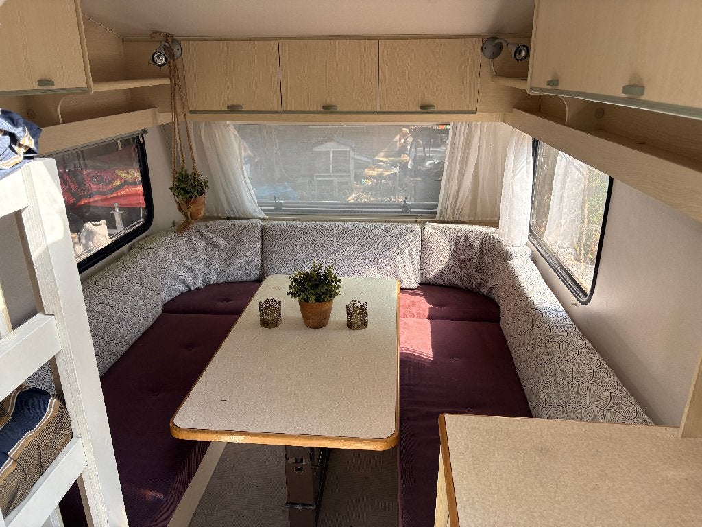 Nette Eiffelland caravan, 5 pers. mover, voortent, luifel, Caravans en Kamperen, Caravans, Luifel, Rondzit, 4 tot 5 meter, Lengtebed