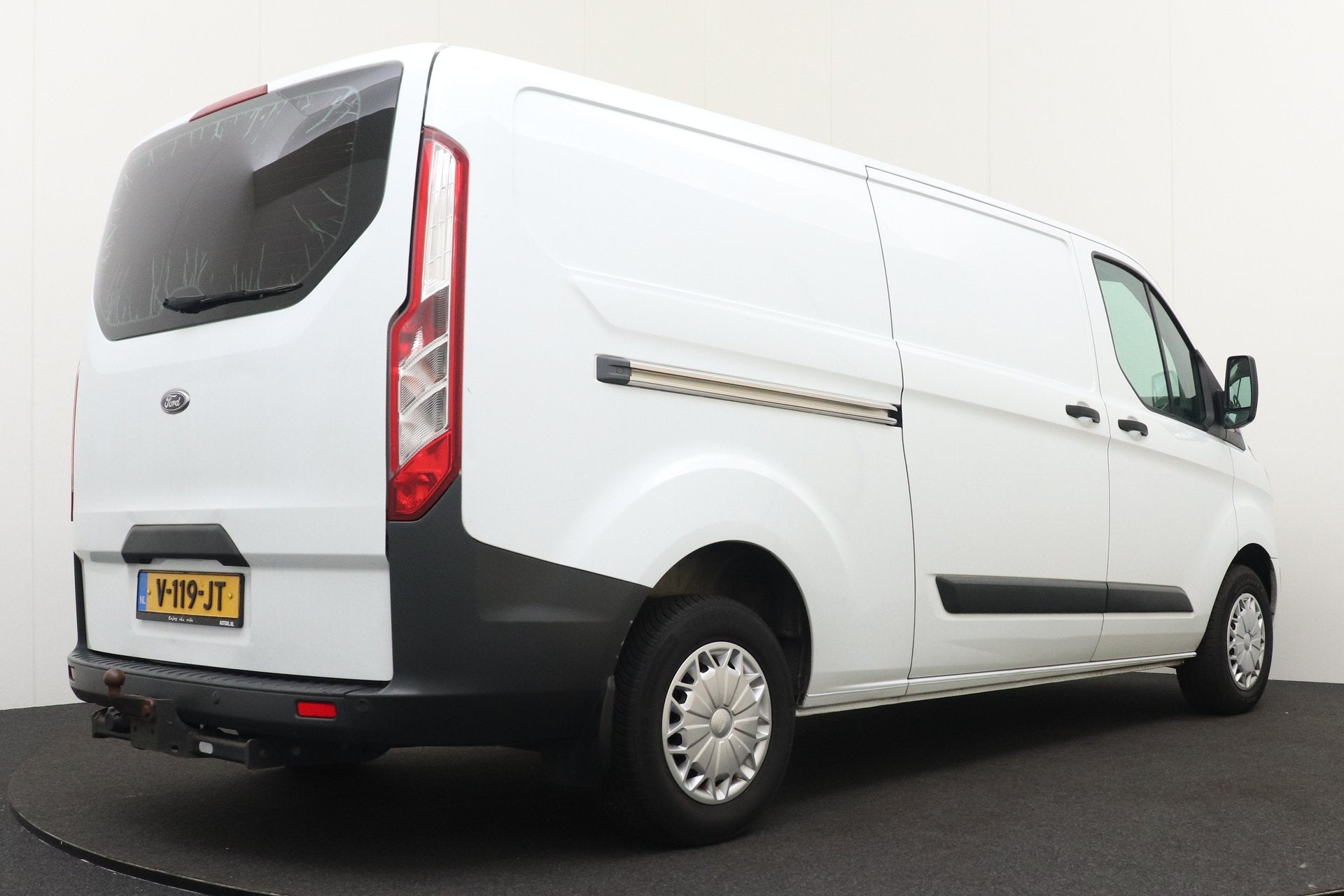 Ford Transit Custom 290 2.2 TDCI L2H1 Ambiente Trekhaak Hout, Voorwielaandrijving, Euro 5, Gebruikt, Zwart