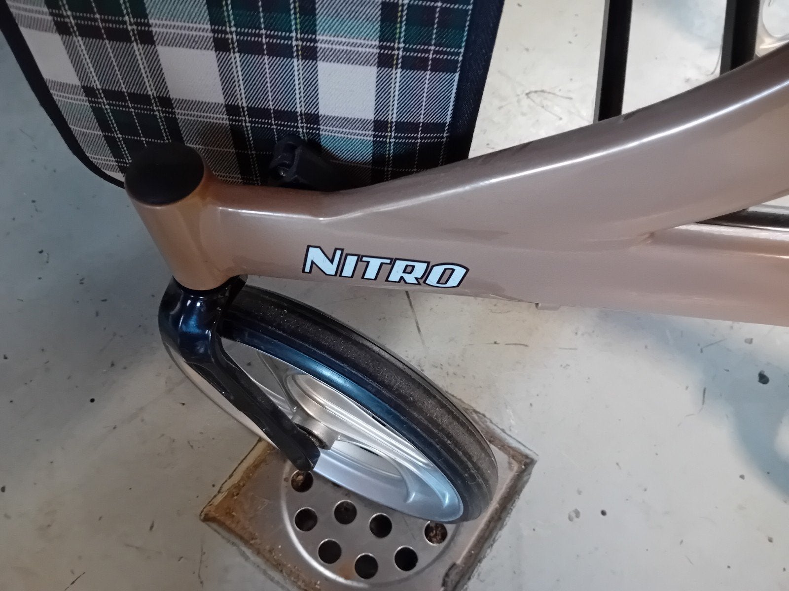 Nitro rollator, Ophalen, Nieuw, Voor, Bumper