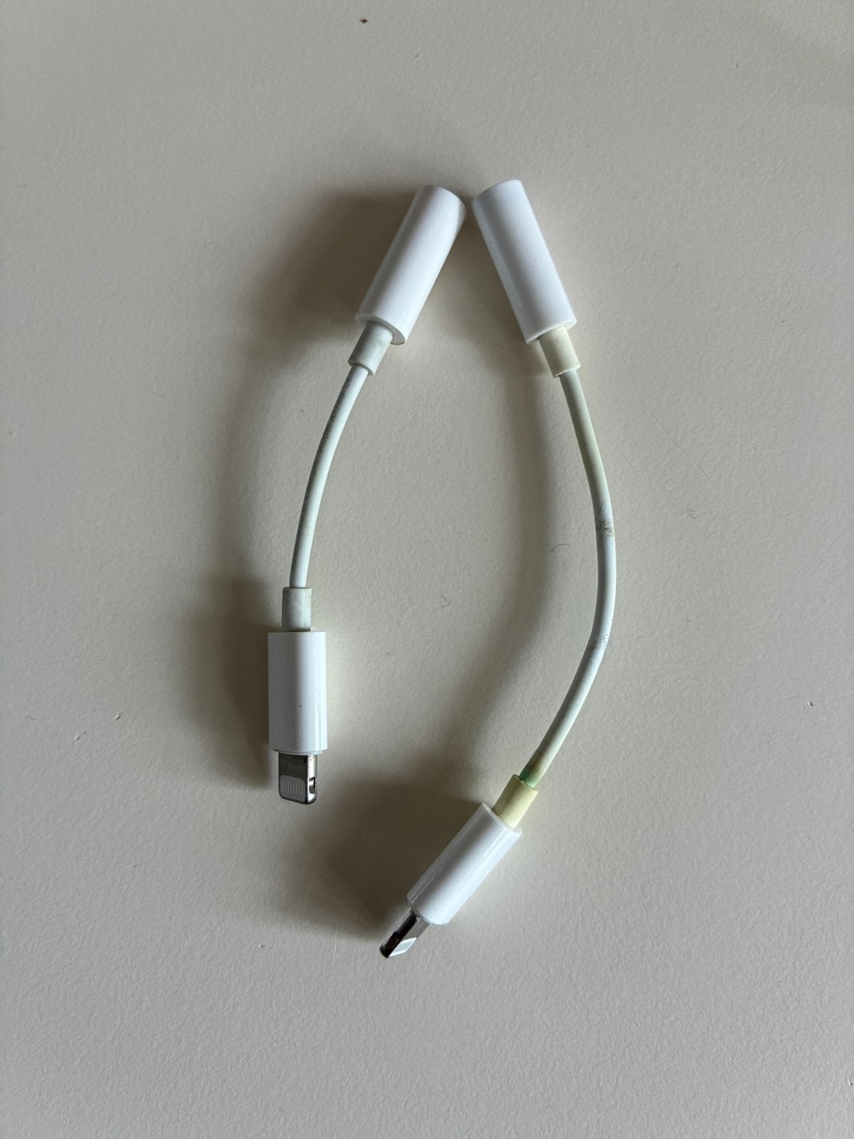 Apple Lightning naar 3.5mm Jack Adapter (2 stuks), Ophalen of Verzenden, Gebruikt, Snoer of kabel, Apple