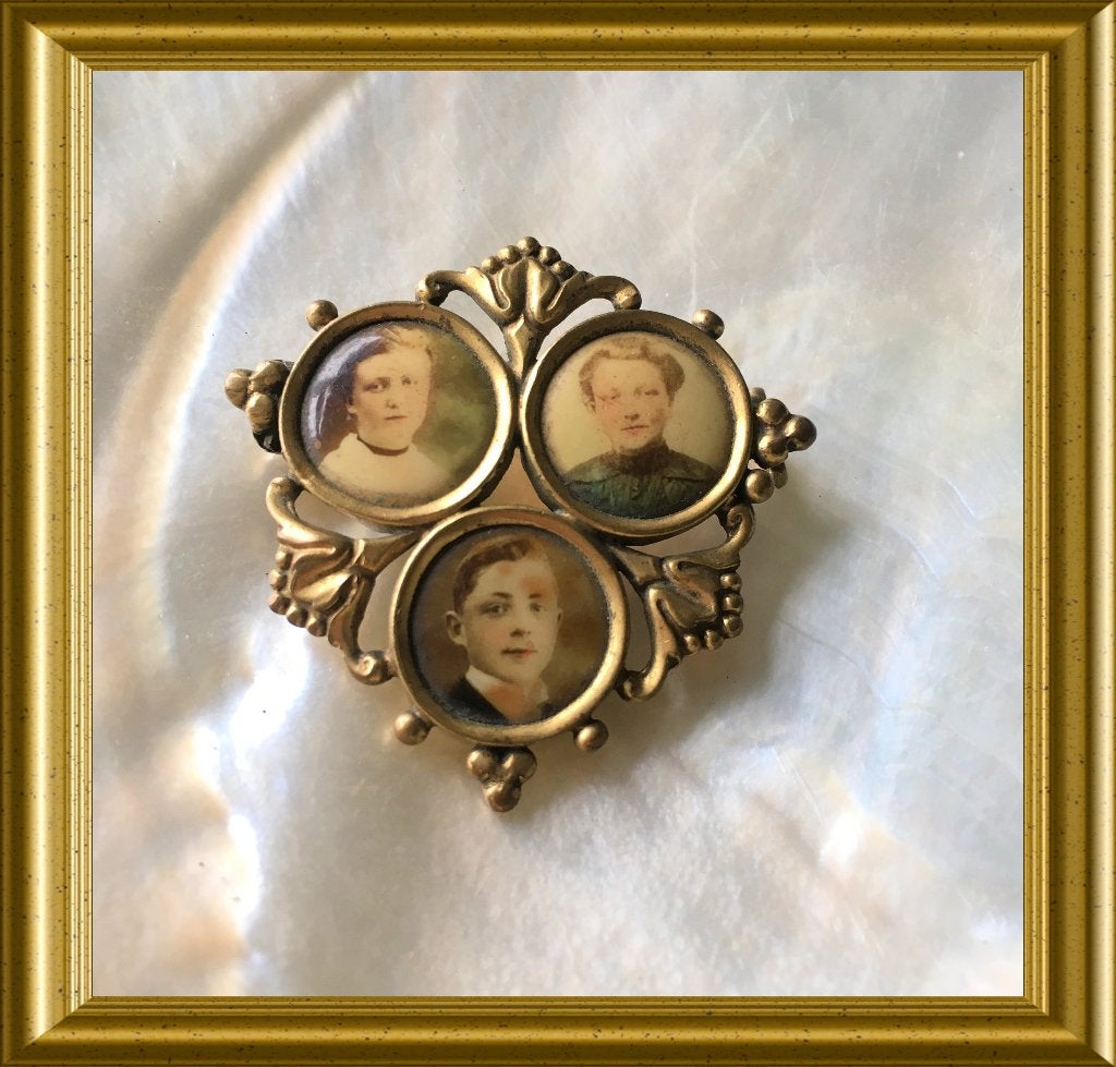 Antieke foto broche met 3 fotootjes, Ophalen of Verzenden, Overige materialen, Broche