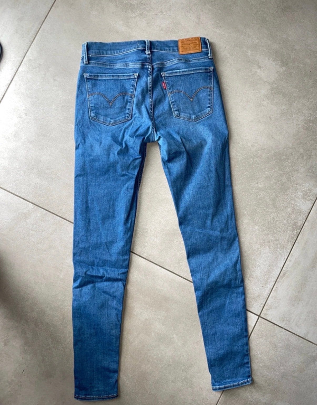 Nieuwe Levi's broek - Maat 28, Ophalen of Verzenden, Zo goed als nieuw, Blauw, W28 - W29 (confectie 36)