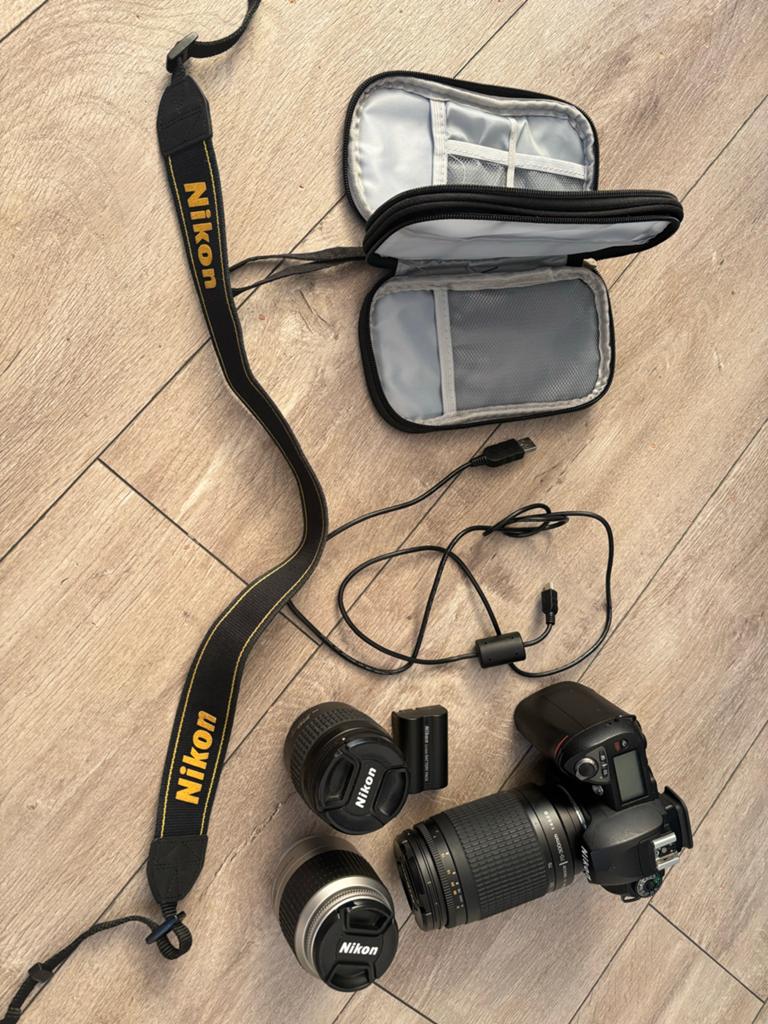 Nikon D70s spiegelreflexcamera met 3 lenzen en accessoires, Gebruikt, Spiegelreflex, Ophalen of Verzenden, Nikon