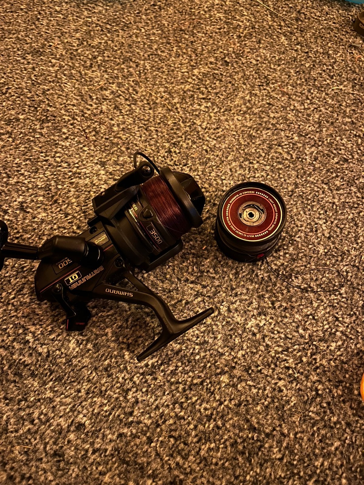 Shimano baitrunner 3500gt + extra spoel, Ophalen of Verzenden, Zo goed als nieuw, Molen