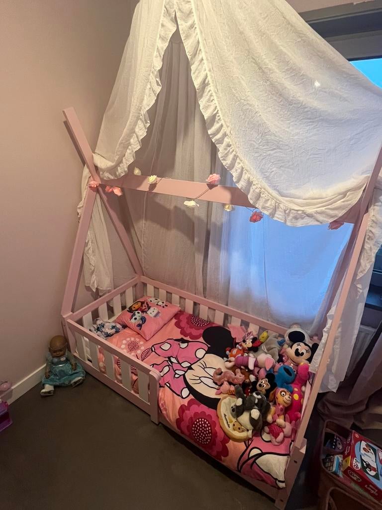 Kinderbed roze, Kinderen en Baby's, Kinderkamer | Bedden, Gebruikt, 70 tot 85 cm, Ophalen of Verzenden, Matras