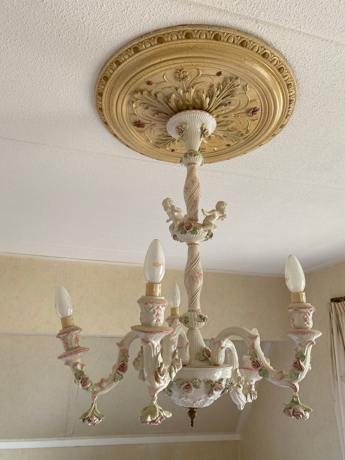Vintage porseleinen kroonluchter met rozen en engeltjes, Huis en Inrichting, Overige materialen, Gebruikt, Minder dan 100 cm, 50 tot 75 cm