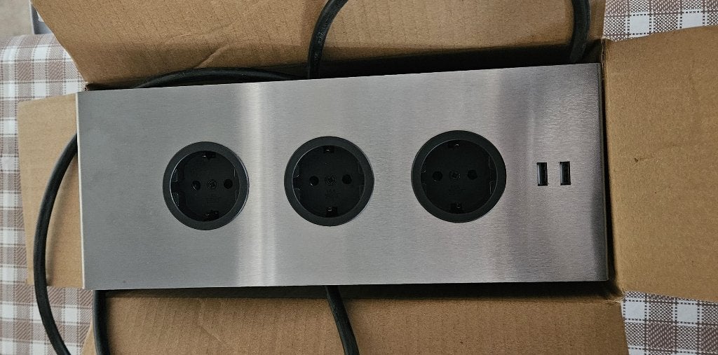 Caressi  ( 009325) hoekstopcontact, Huis en Inrichting, Keuken | Keukenelementen, Ophalen, Weteringstraat 8 7041 GW ’s-Heerenberg Nederland