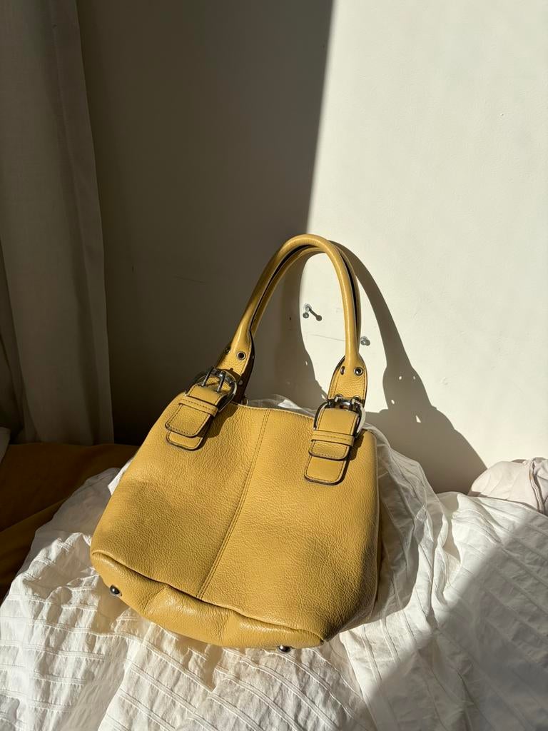 Gele leren tas met zilveren gespen, Sieraden, Tassen en Uiterlijk, Tassen | Damestassen, Ophalen of Verzenden, Zo goed als nieuw