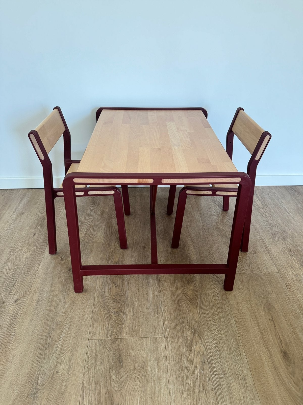 IKEA Ypperlig x Hay kinder tafel en twee stoeltjes, Ophalen, Zo goed als nieuw, Tafel(s) en Stoel(en)