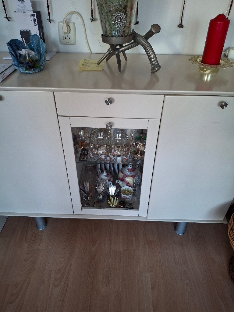 houten dressoir € 60.00, Huis en Inrichting, Kasten | Dressoirs, Ophalen, Gebruikt, 150 tot 200 cm, 25 tot 50 cm