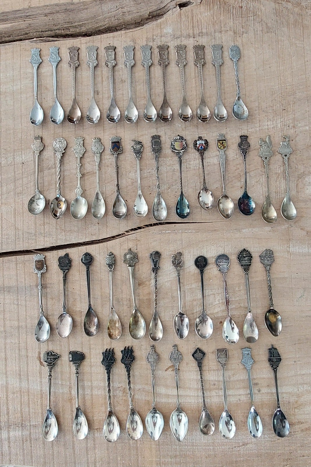 Grote collectie van 46 vintage souvenirlepels, Verzenden