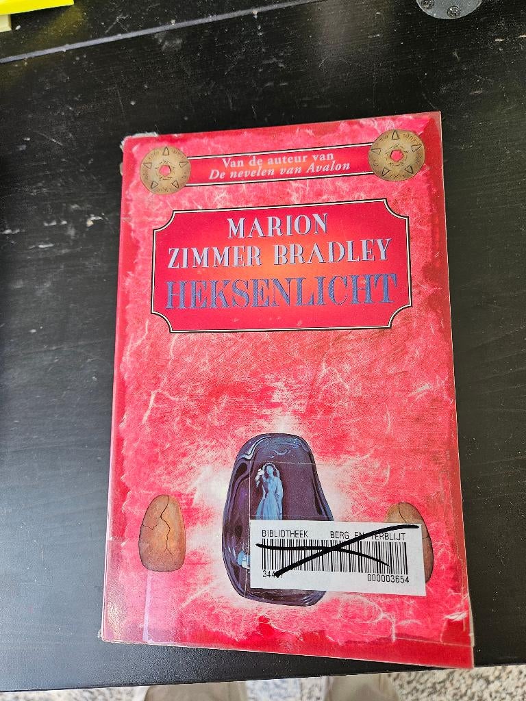Marion Zimmer Bradley - heksenlicht, Ophalen of Verzenden, Gelezen