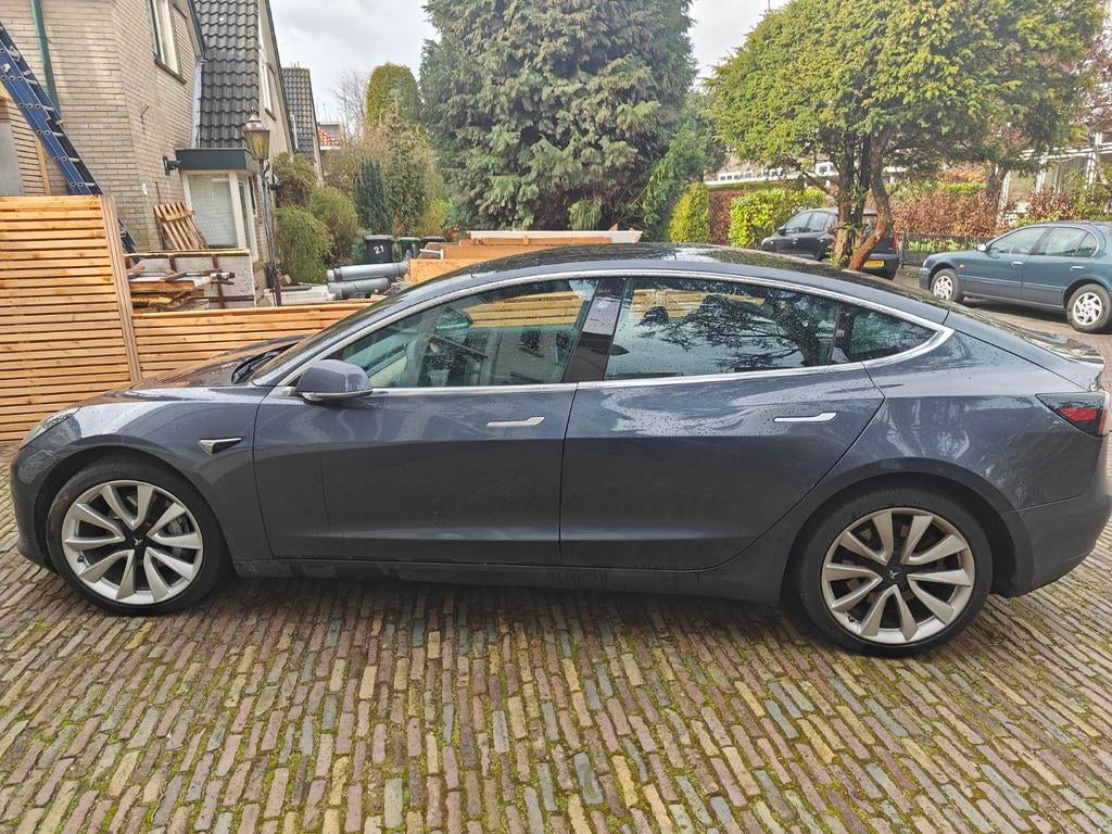 Tesla Model 3 2019 Grijs, Auto's, Automaat, 1831 kg, Zwart, 258 pk