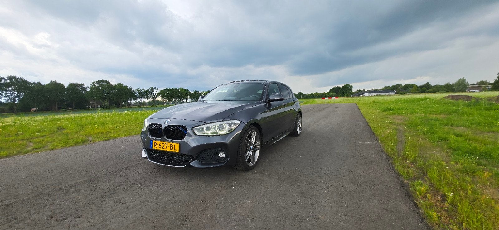BMW 1-Serie 118i M-Sport LCI 136PK 5D Aut. 2015 Grijs, Auto's, BMW, Euro 5, 4 cilinders, Alcantara, 1200 kg