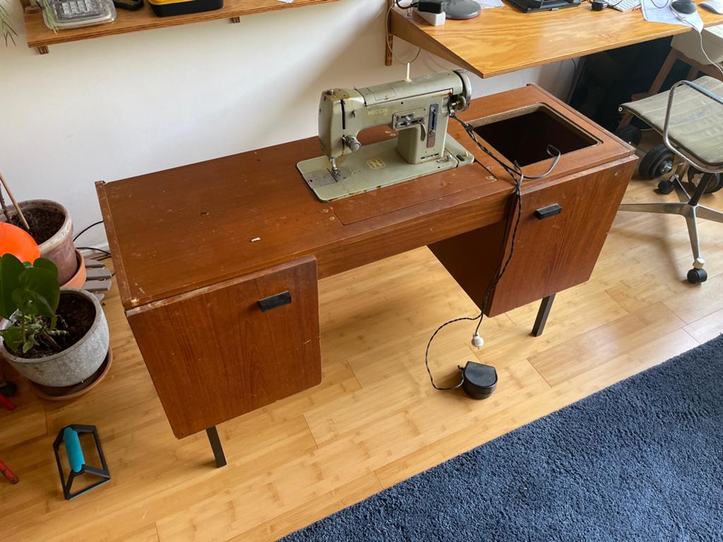 Vintage naaimachine bureau/kast/dressoir. Necchi Nora Aristo, Huis en Inrichting, Gebruikt, Scandinavisch, Hout, 45 cm