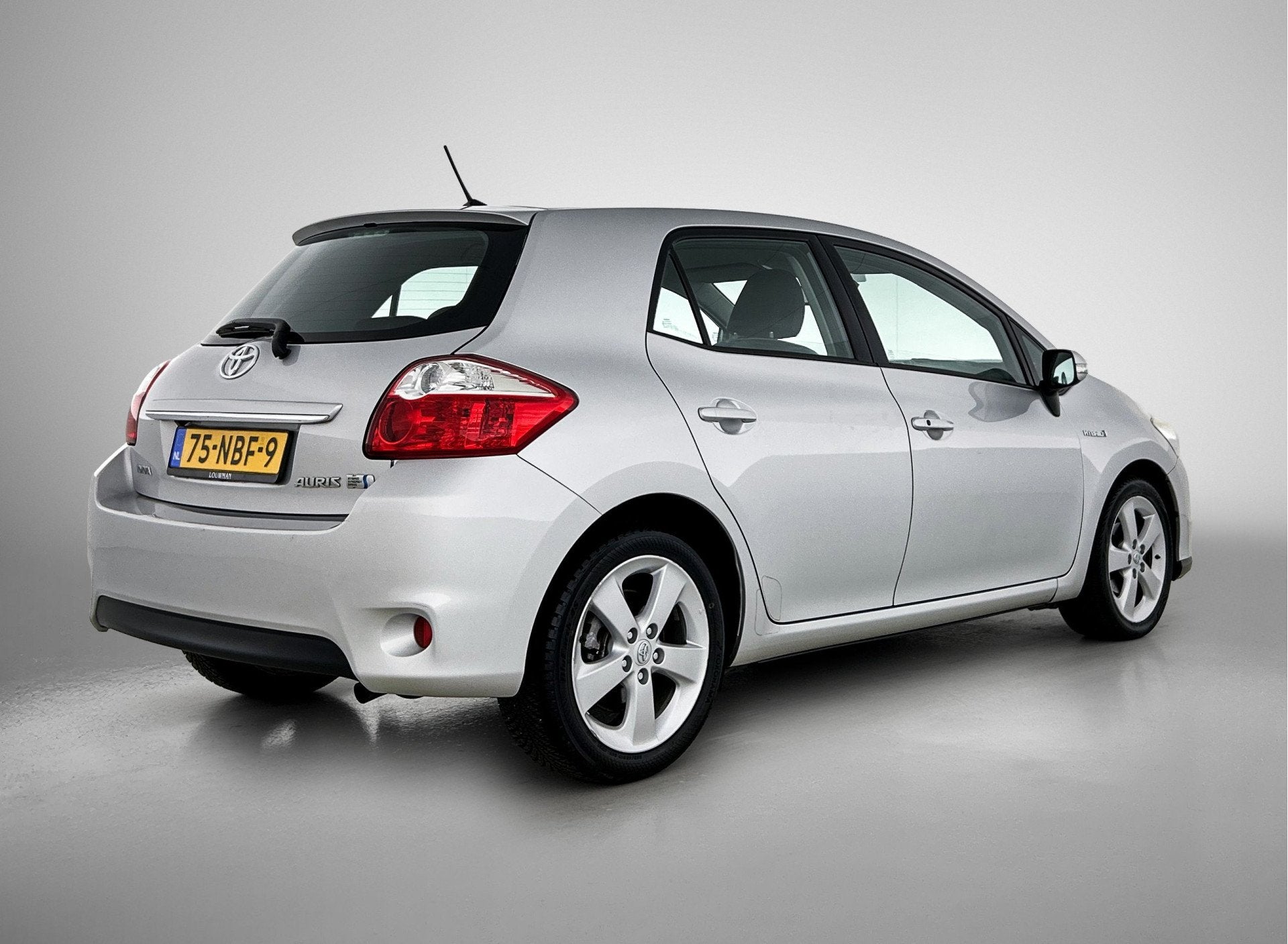 Toyota Auris 1.8 Full Hybrid Dynamic (bj 2010, automaat), Stof, Gebruikt, Zwart, 4 cilinders