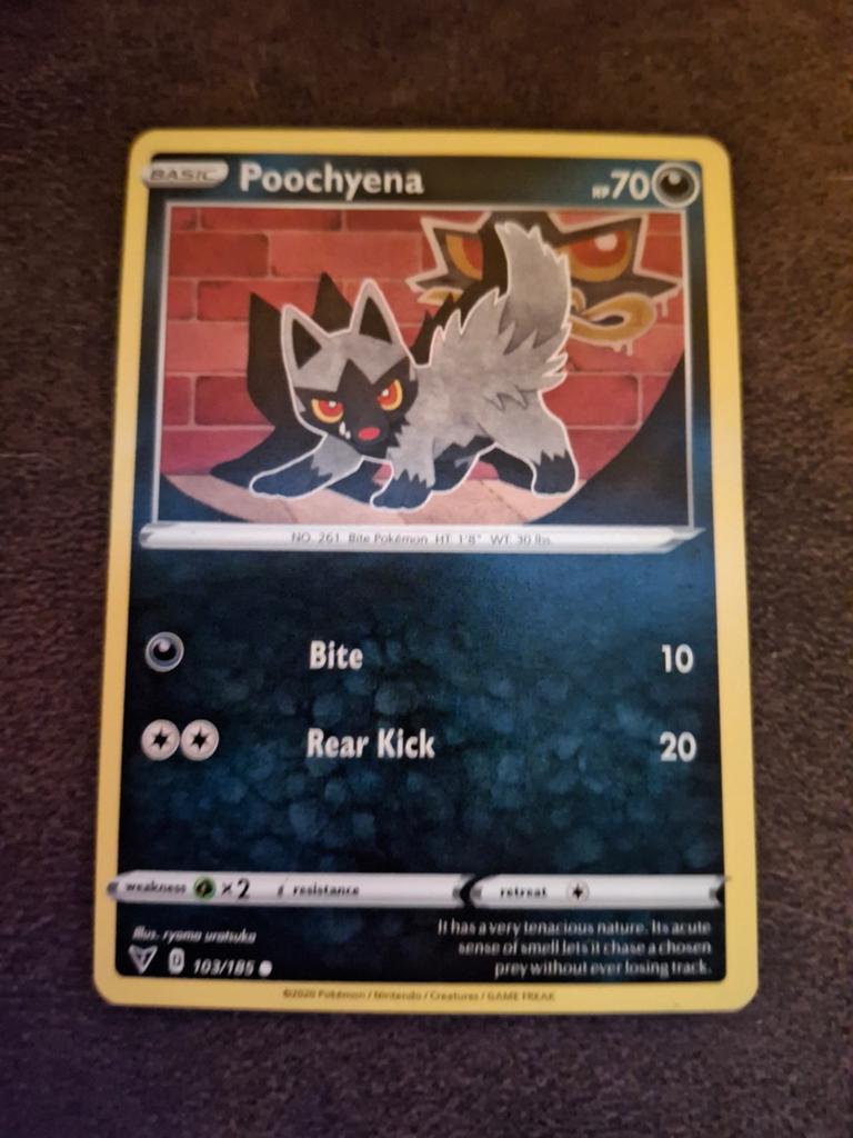 Poochyena Pokémon Kaart 103/185, Ophalen of Verzenden, Zo goed als nieuw, Losse kaart