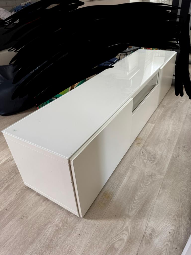 IKEA Besta tv-meubel wit hoogglans met glasplaat en dvd-vak, Ophalen, Gebruikt, Teakhout, 150 tot 200 cm