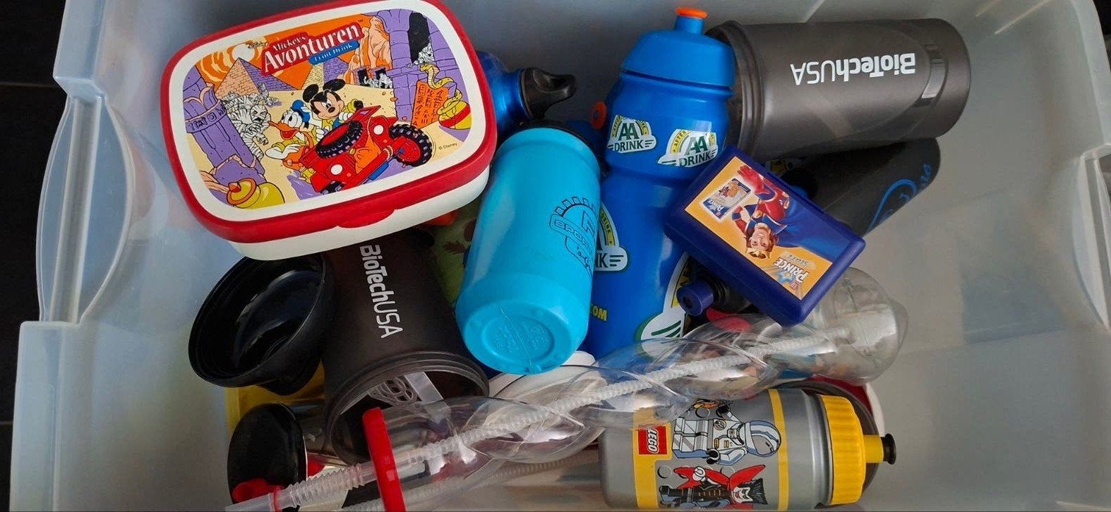 schoolspullen brooddoos Mickey beker Lego Cola of sport etc, Ophalen