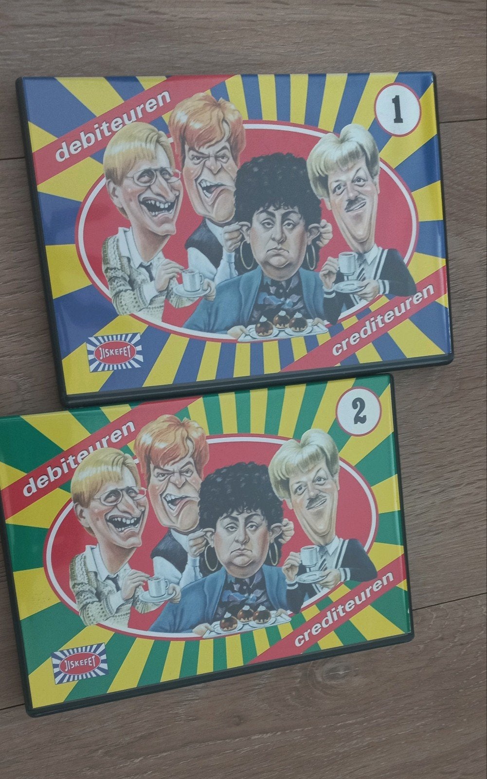 Debiteuren Crediteuren Jiskefet Seizoen '95 & '96 (2 DVD's), Alle leeftijden, Zo goed als nieuw, Inclusief doosje, Ophalen of Verzenden