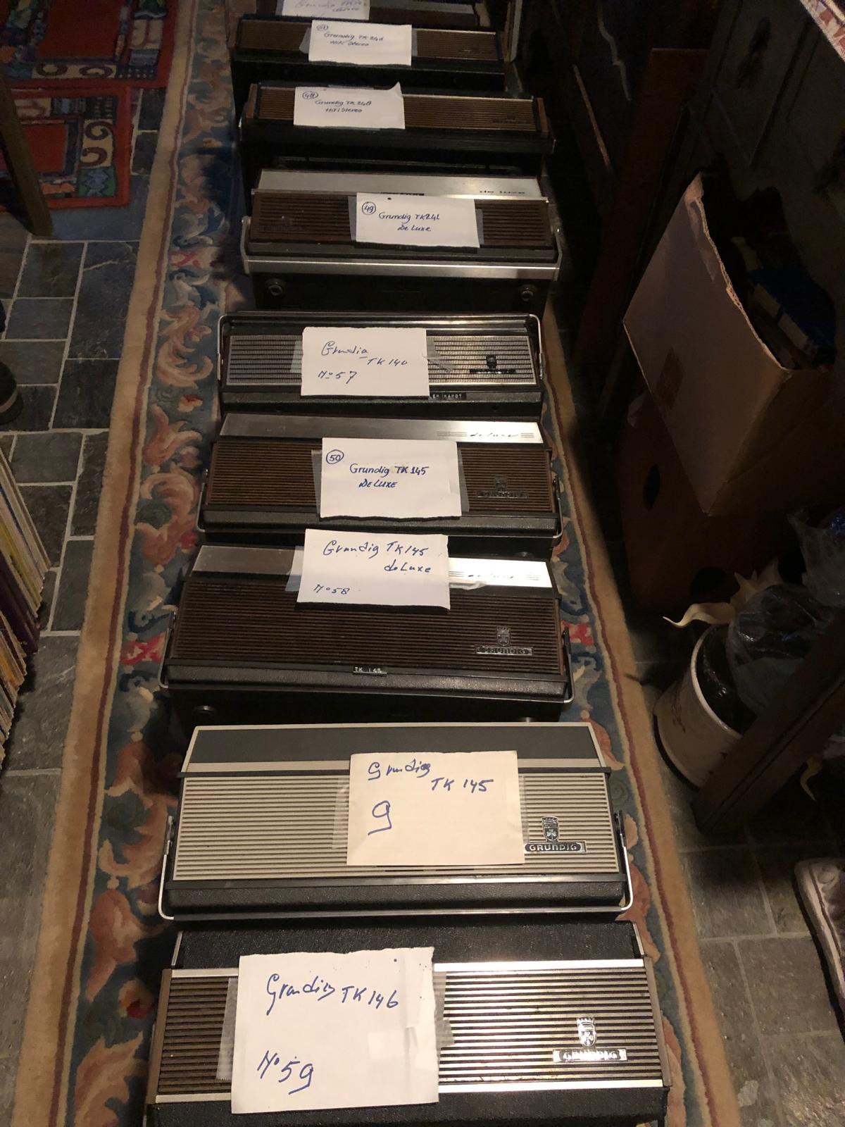 Verzameling van 11 bandrecorders Grundig, Ophalen