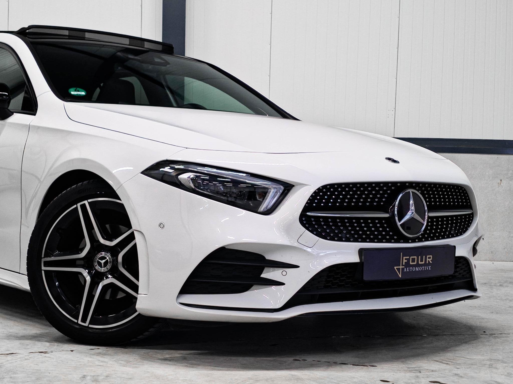 Foto 12 van Mercedes-Benz A-klasse 180 AMG | Burmester | Panoramadak | M