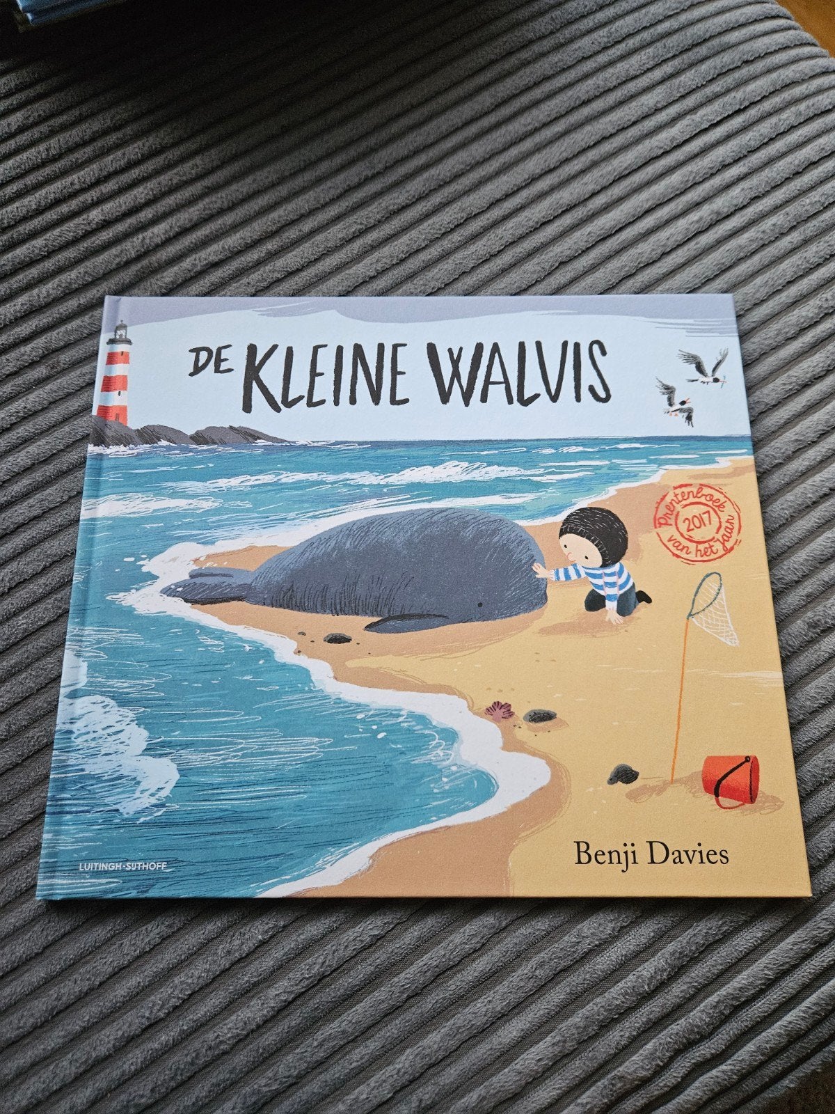 De Kleine Walvis - Benji Davies (Prentenboek van het Jaar), Ophalen of Verzenden, Zo goed als nieuw, Fictie algemeen