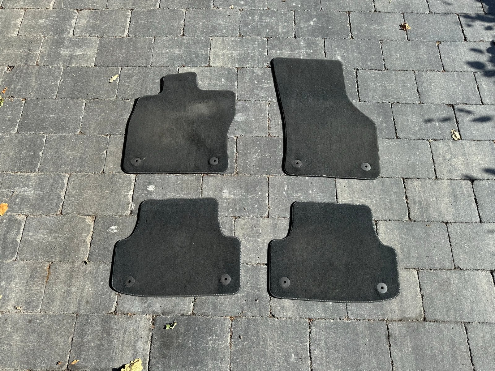 Audi A3 8V - Set van 4 zwarte automatten (Orgineel), Auto diversen, Automatten, Gebruikt, Ophalen